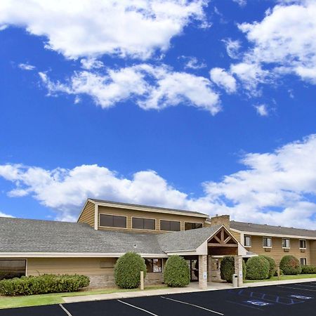 Americinn By Wyndham Dickinson Bagian luar foto