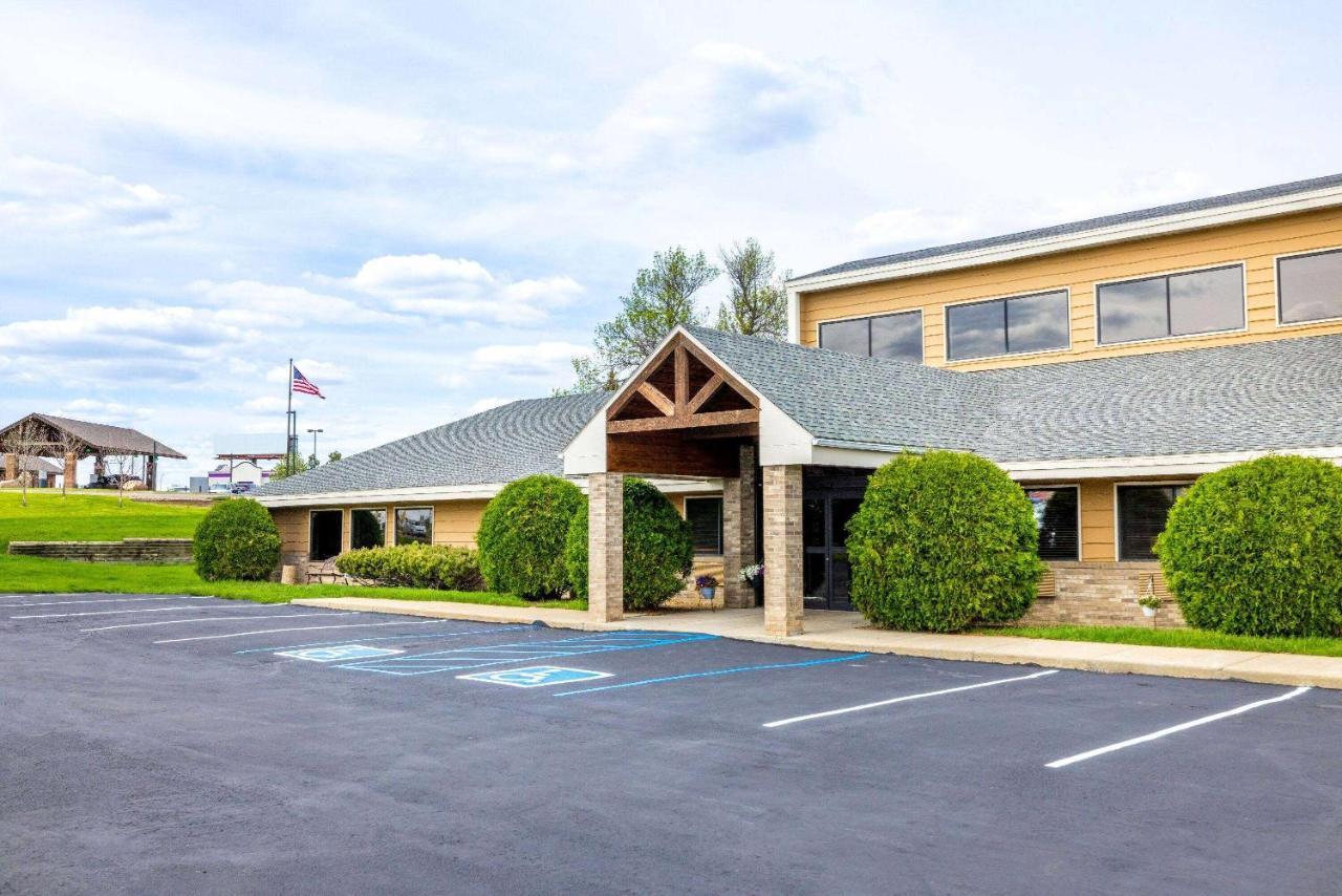 Americinn By Wyndham Dickinson Bagian luar foto