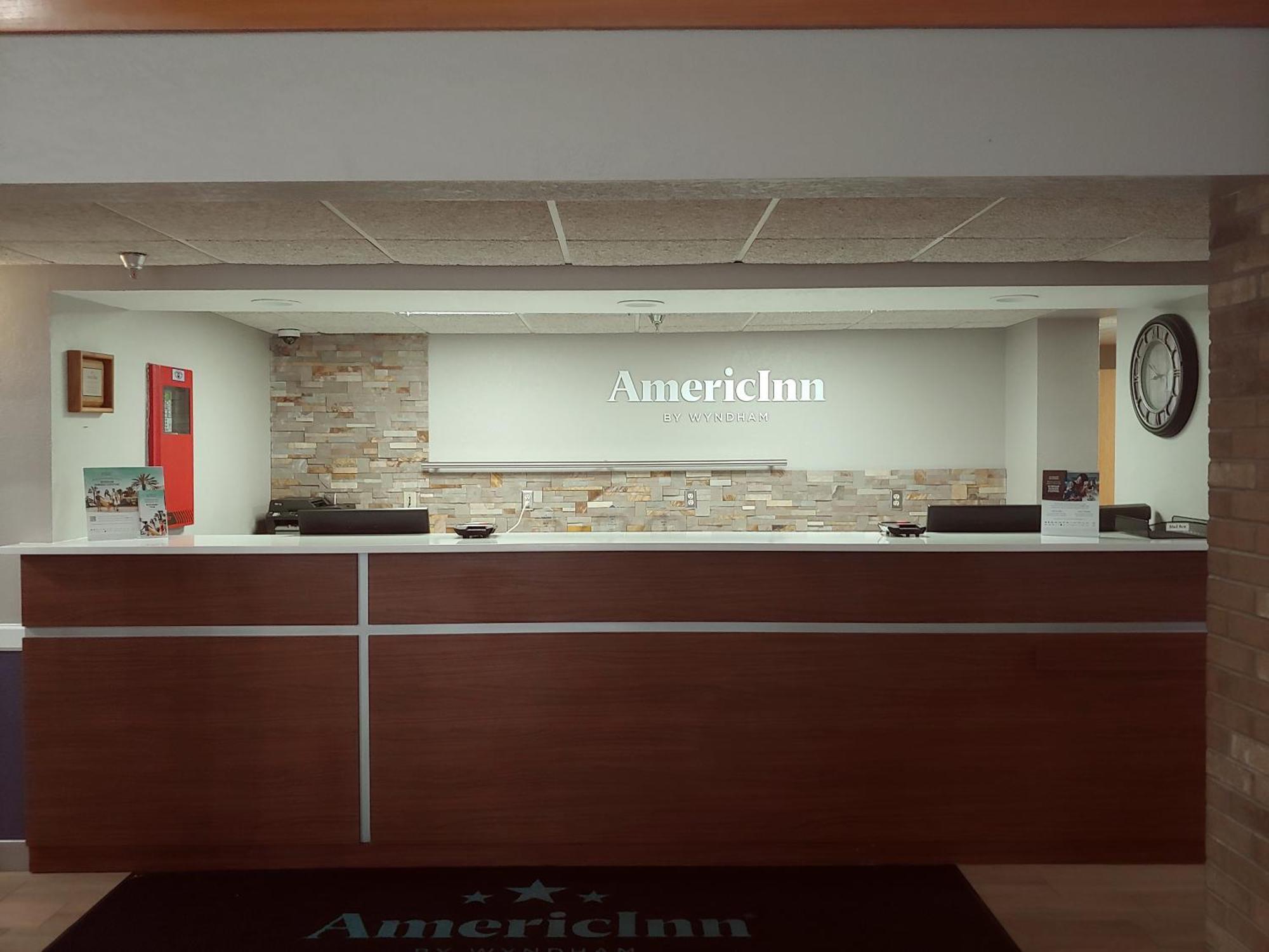 Americinn By Wyndham Dickinson Bagian luar foto
