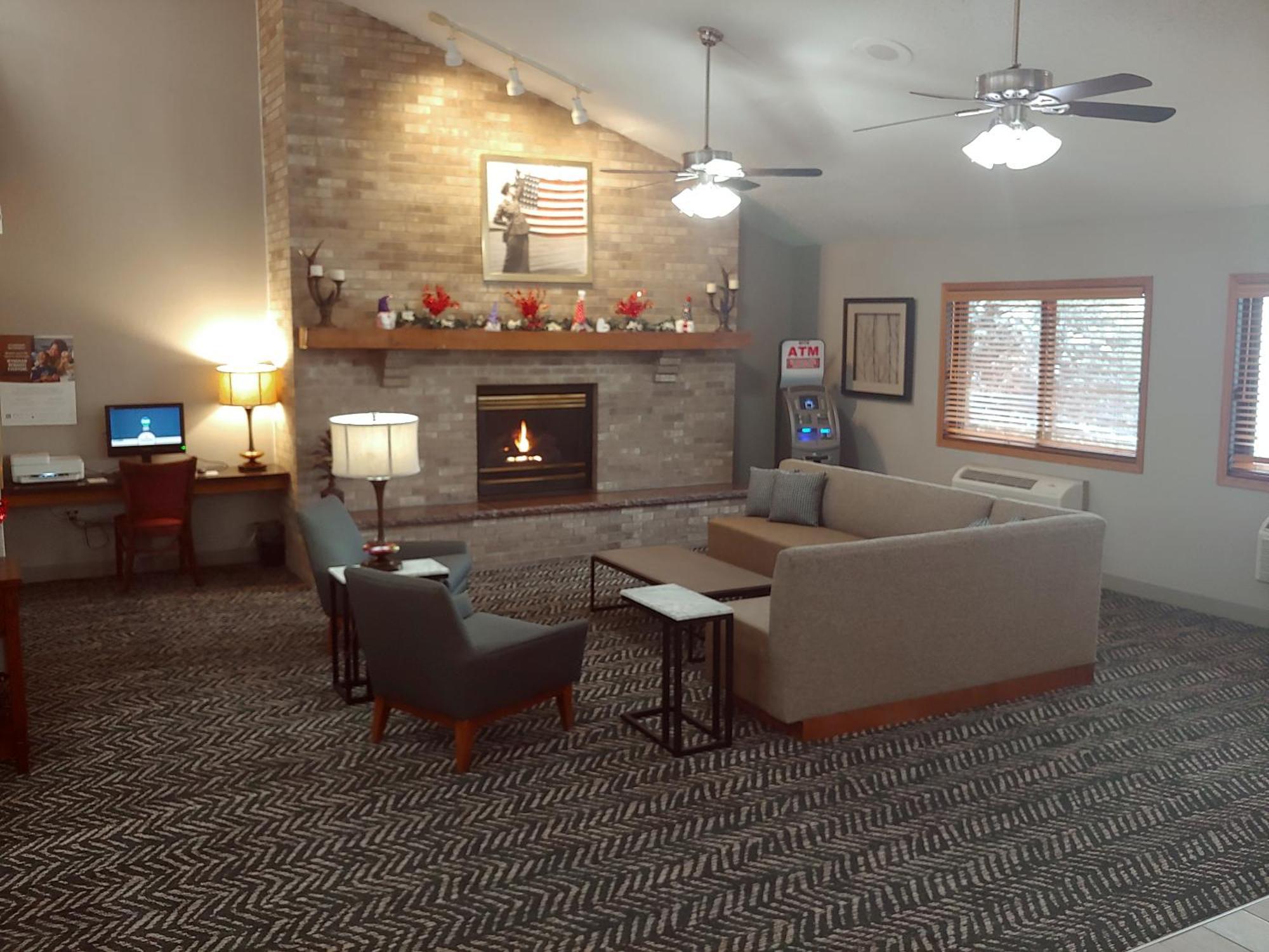 Americinn By Wyndham Dickinson Bagian luar foto