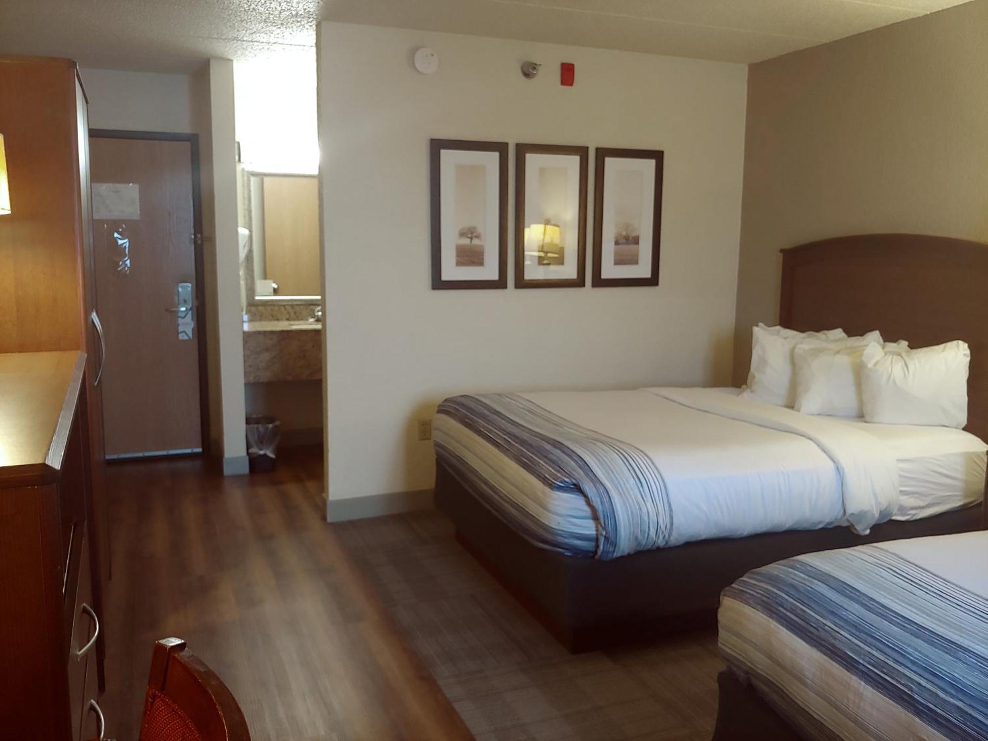 Americinn By Wyndham Dickinson Bagian luar foto