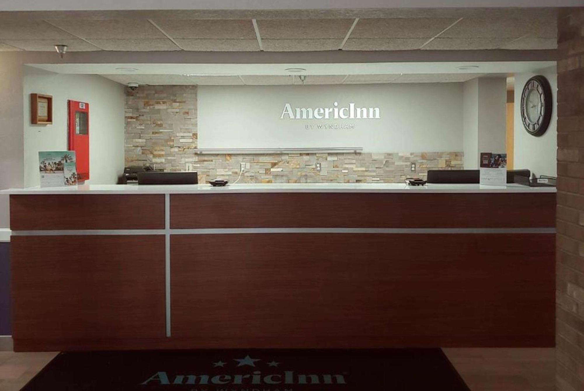 Americinn By Wyndham Dickinson Bagian luar foto
