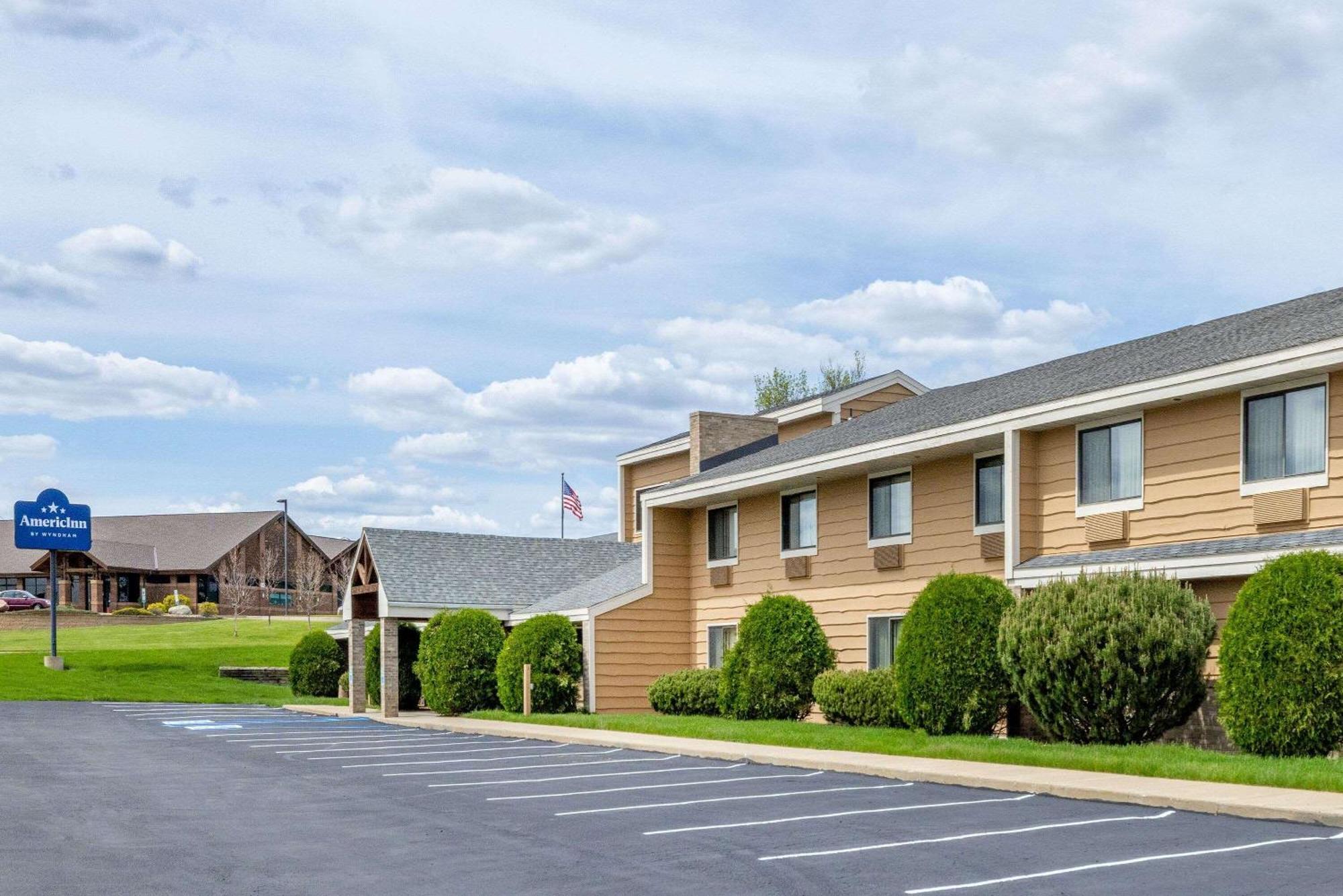 Americinn By Wyndham Dickinson Bagian luar foto