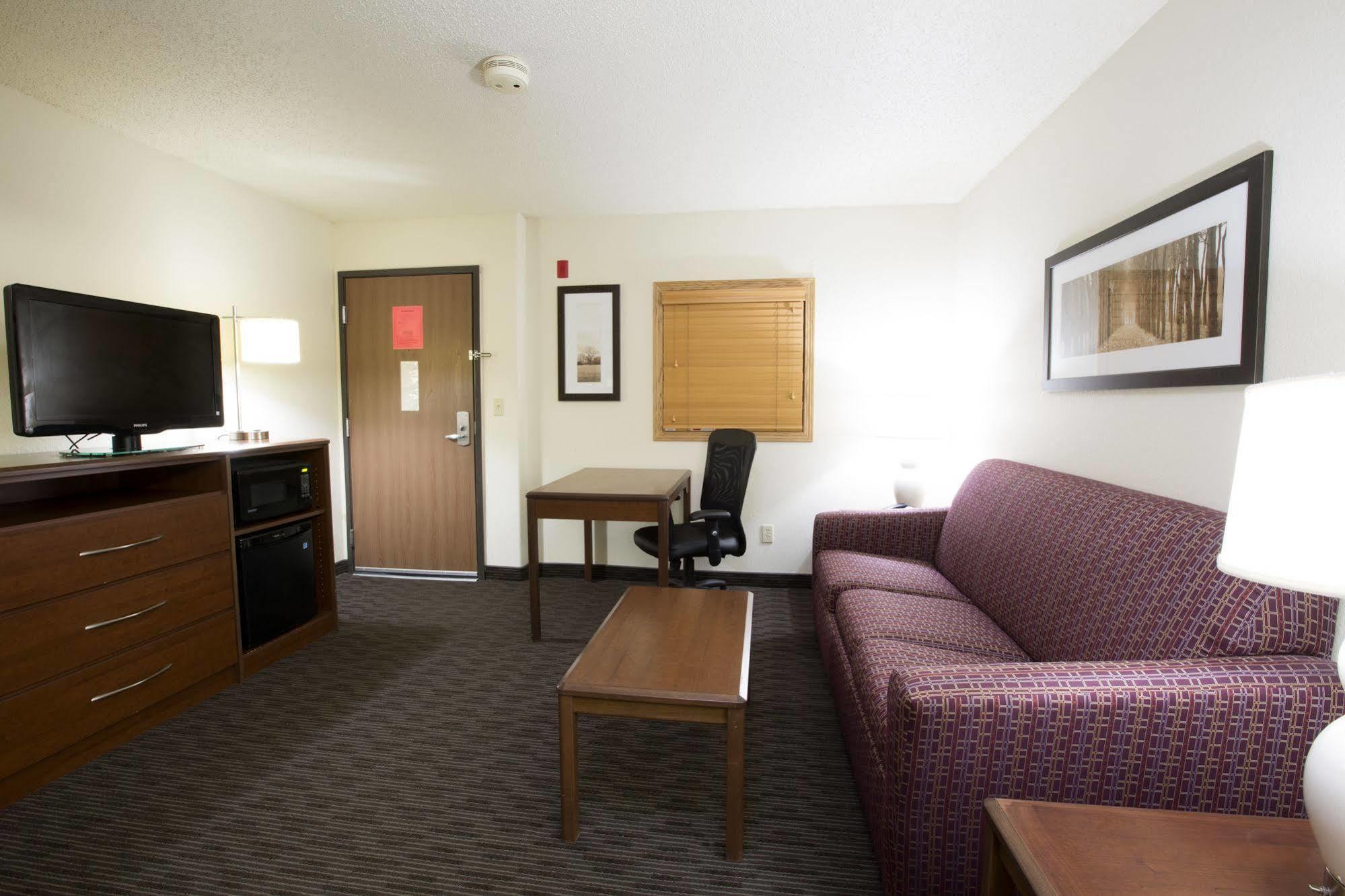 Americinn By Wyndham Dickinson Bagian luar foto