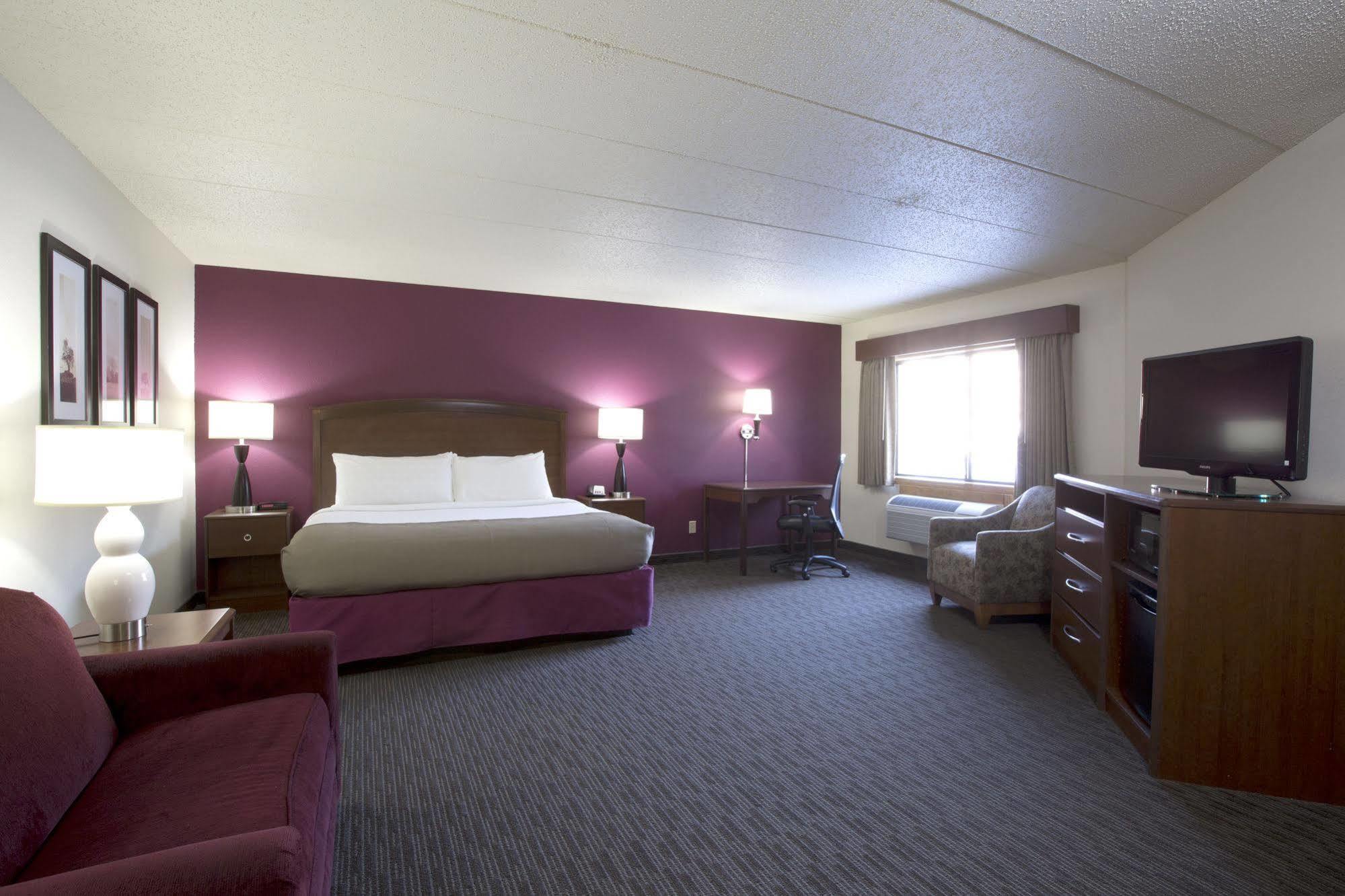 Americinn By Wyndham Dickinson Bagian luar foto